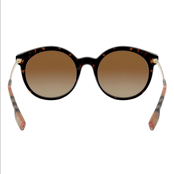 Brand new 🔥Burberry polarized sunglasses 🕶🔥 - Picture 4 of 13